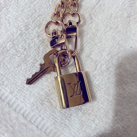 Louis Vuitton Lock and Key #323 Necklace - Picture 3 of 14